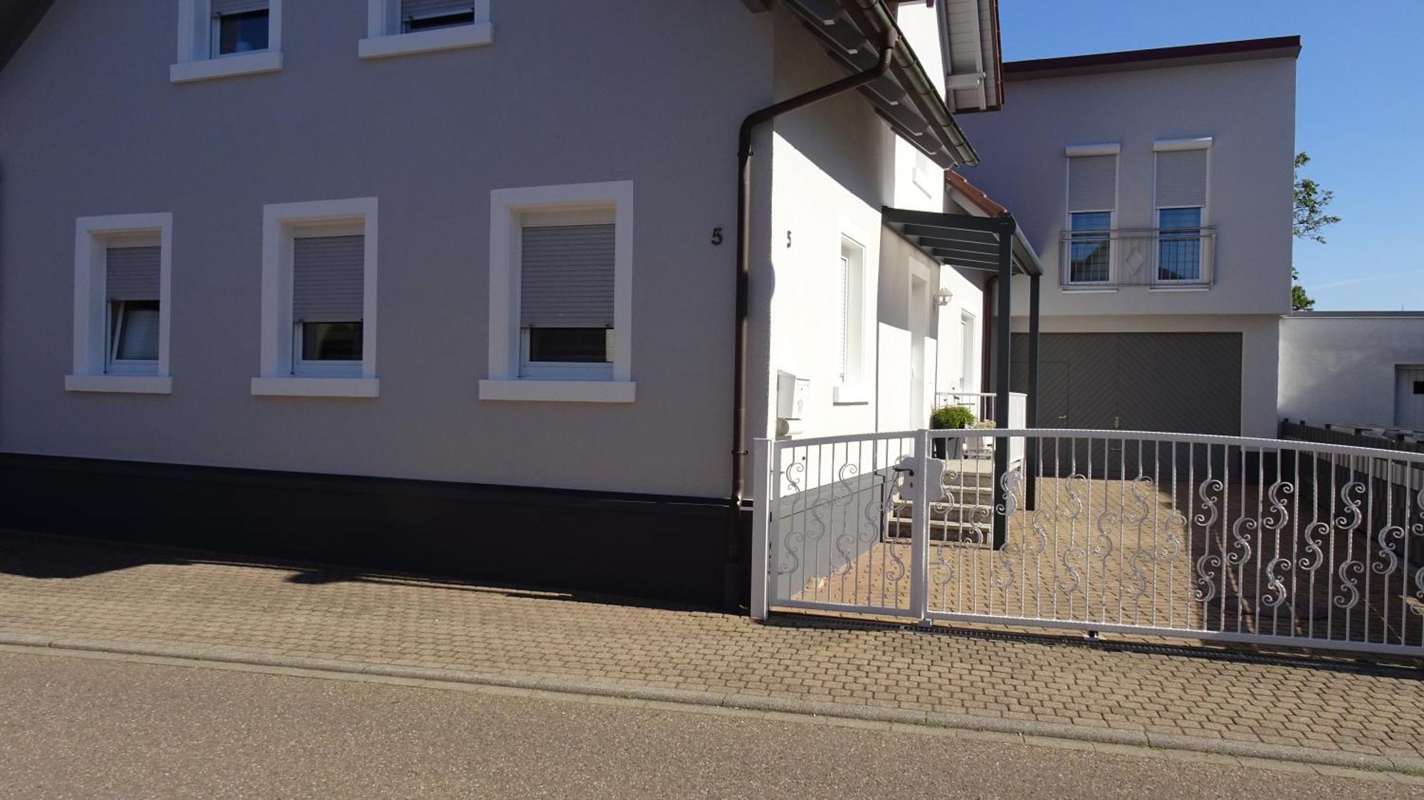 Schwarz-Weiss Apartment รูสท์ ภายนอก รูปภาพ