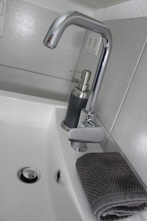 Schwarz-Weiss Apartment รูสท์ ภายนอก รูปภาพ