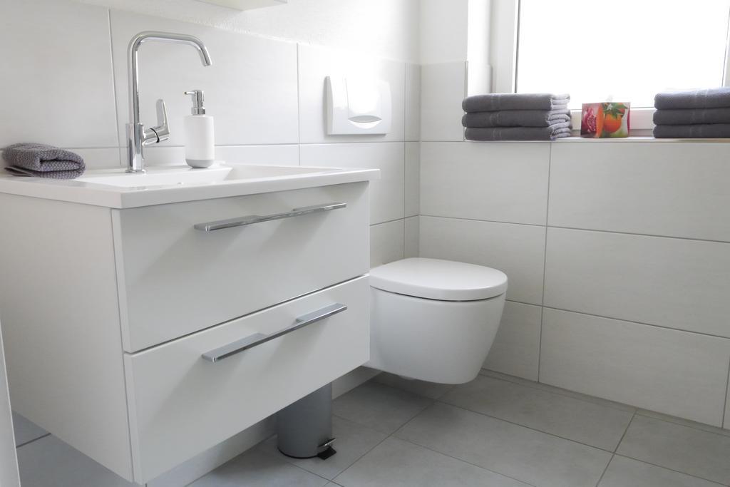 Schwarz-Weiss Apartment รูสท์ ภายนอก รูปภาพ