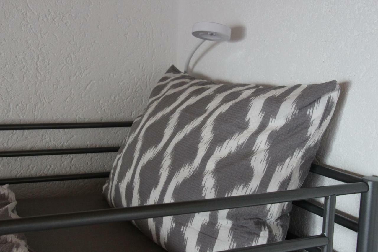 Schwarz-Weiss Apartment รูสท์ ภายนอก รูปภาพ