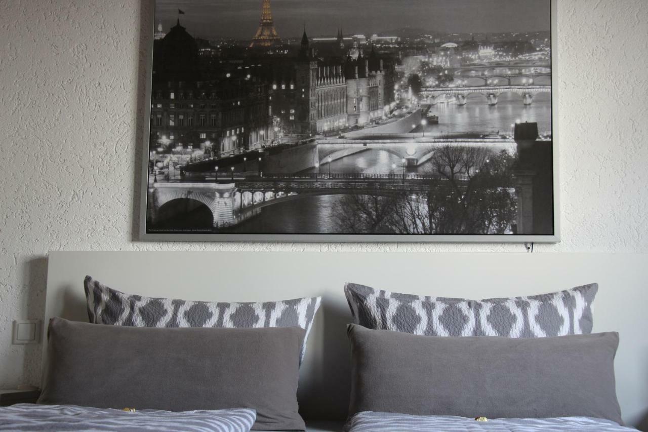 Schwarz-Weiss Apartment รูสท์ ภายนอก รูปภาพ