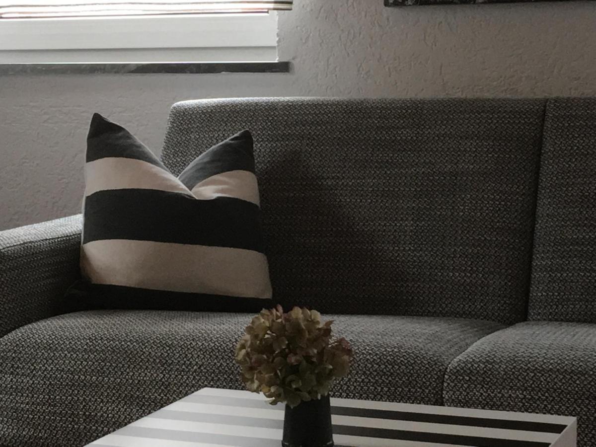Schwarz-Weiss Apartment รูสท์ ภายนอก รูปภาพ