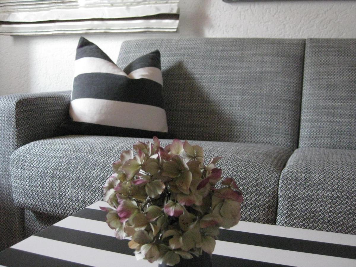 Schwarz-Weiss Apartment รูสท์ ภายนอก รูปภาพ