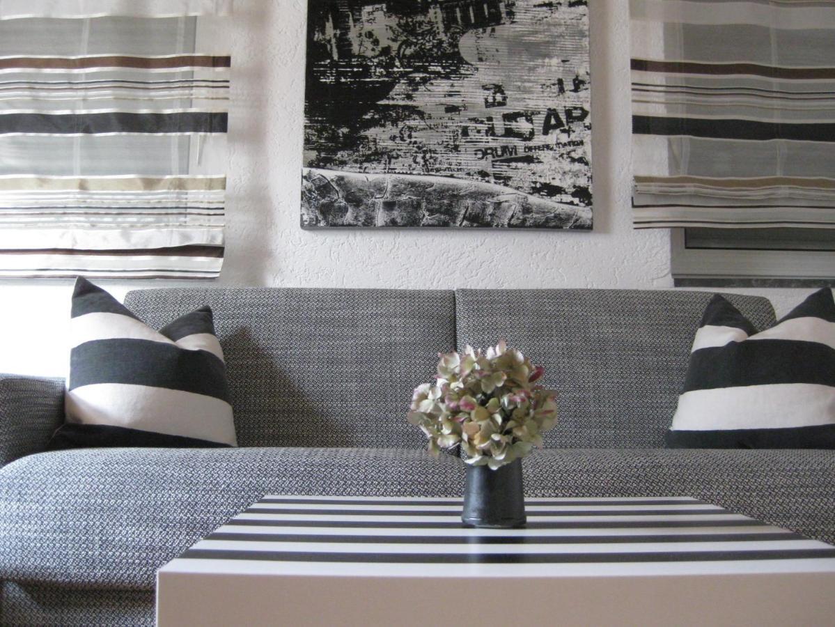 Schwarz-Weiss Apartment รูสท์ ภายนอก รูปภาพ