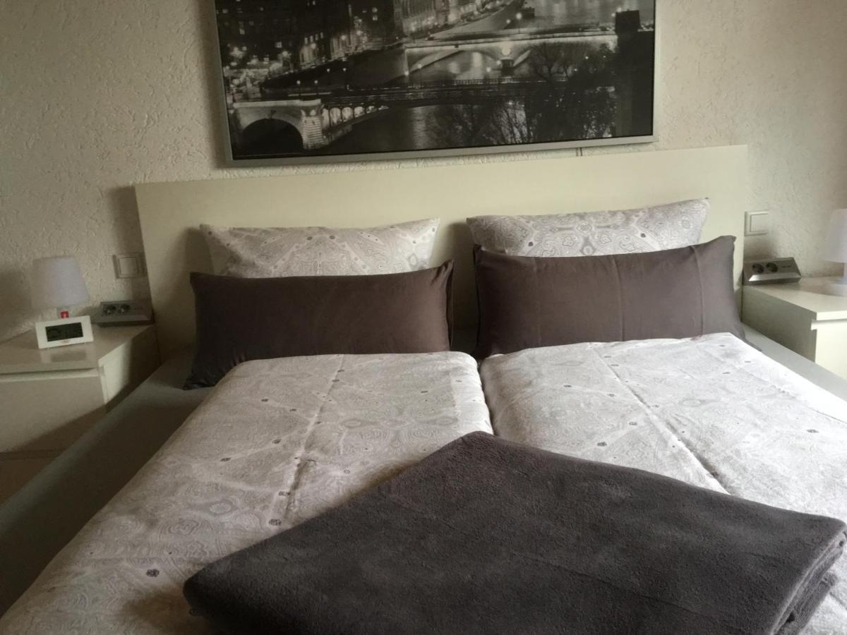 Schwarz-Weiss Apartment รูสท์ ภายนอก รูปภาพ
