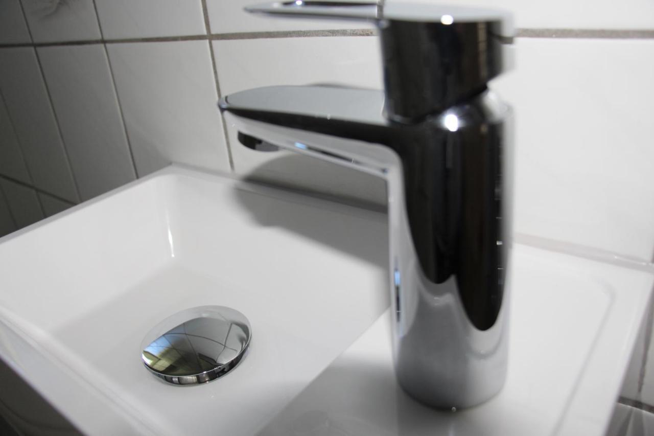 Schwarz-Weiss Apartment รูสท์ ภายนอก รูปภาพ