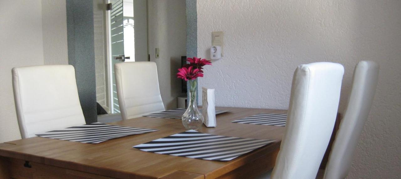 Schwarz-Weiss Apartment รูสท์ ภายนอก รูปภาพ